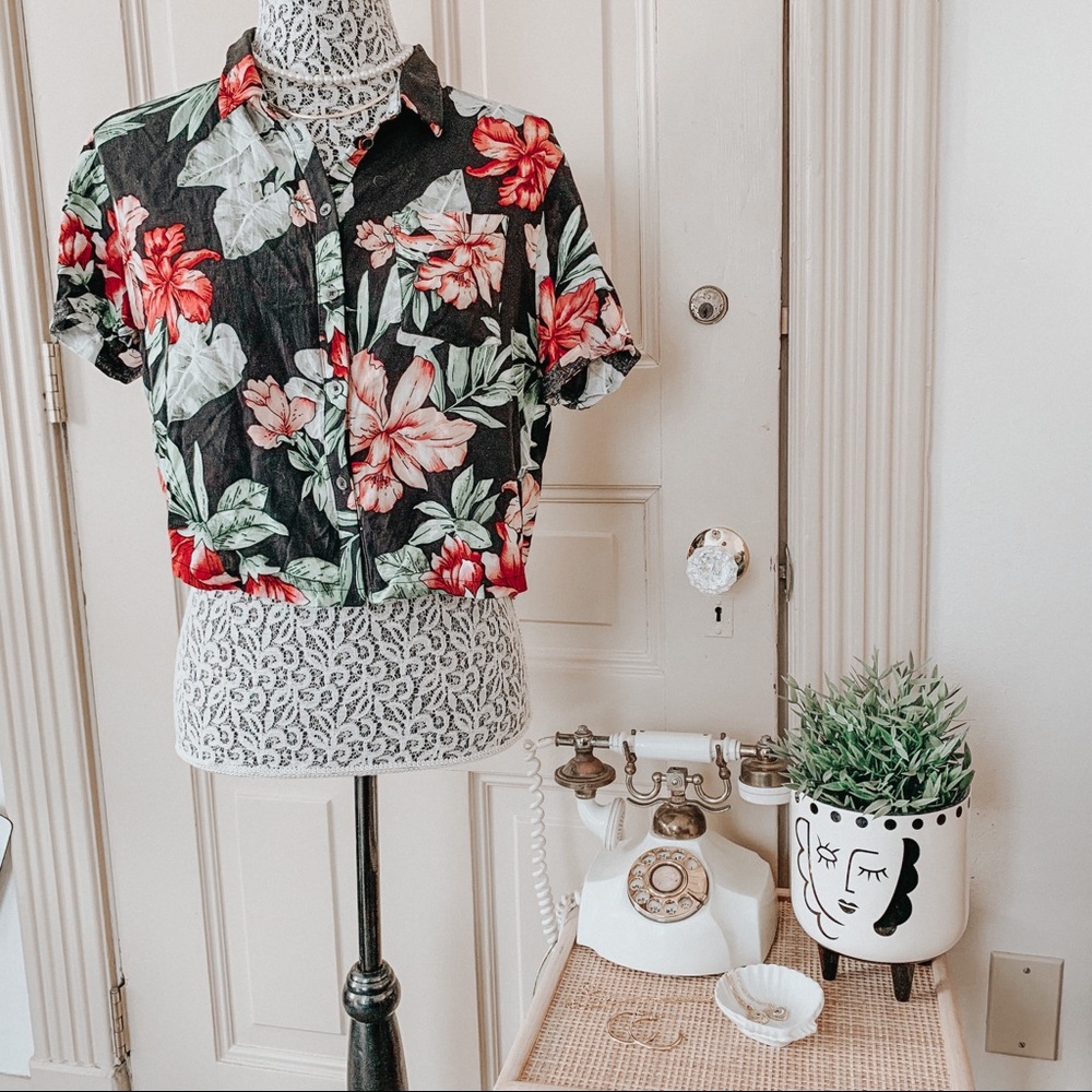 Vintage Cropped  Y2K Printed Souvenir Shirt SZ L
